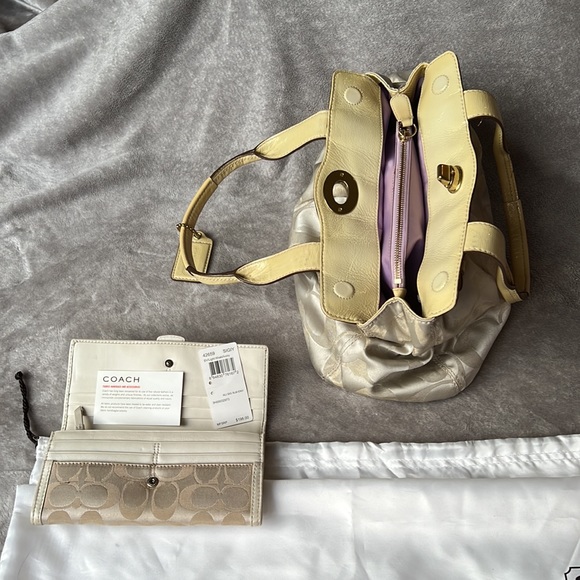 Vintage Coach shoulder bag and matching NWT wallet, cream and gold - Picture 4 of 10